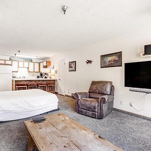 Snowblaze Condominiums E103